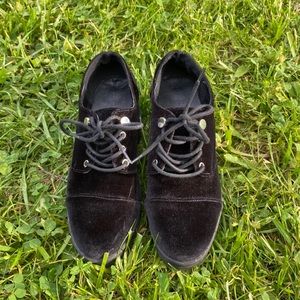 Super Grunge UO Low Velvet Platform Oxfords